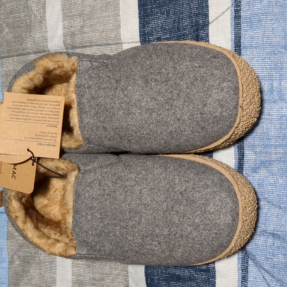 Women's Merrimac Cozy Gray and Tan Moccasin-Style Slippers - Picture 3 of 11